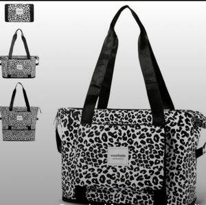Travel Duffel Bag, Weekender Bags for Women, Unisex Expandable Foldable. NEW